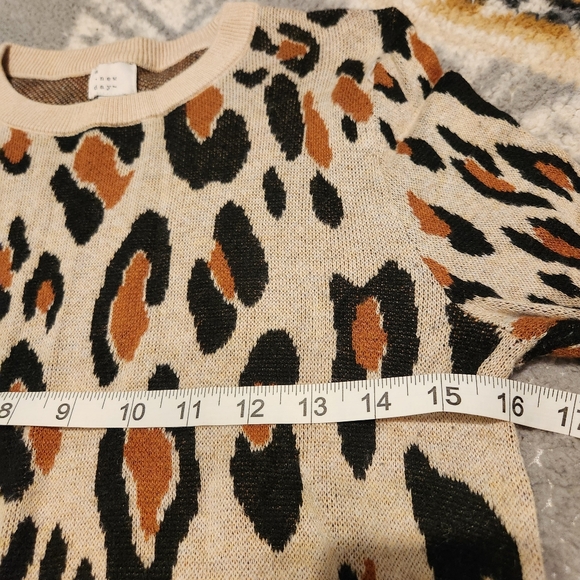 Leopard print sweater by A New Day xs but fits larger - Picture 7 of 7